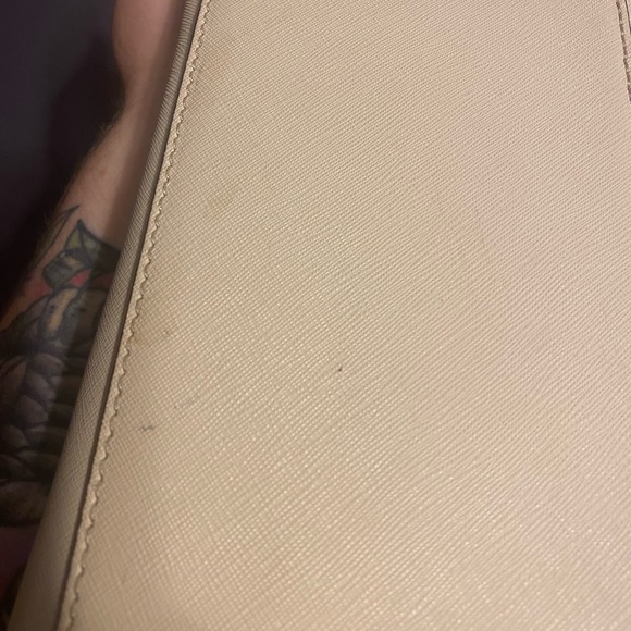 Price Firm Kate Spade Hand Bag - Picture 7 of 11